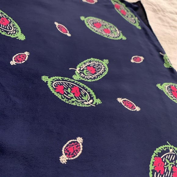 Custom-made navy pocket square - Picture 2 of 3